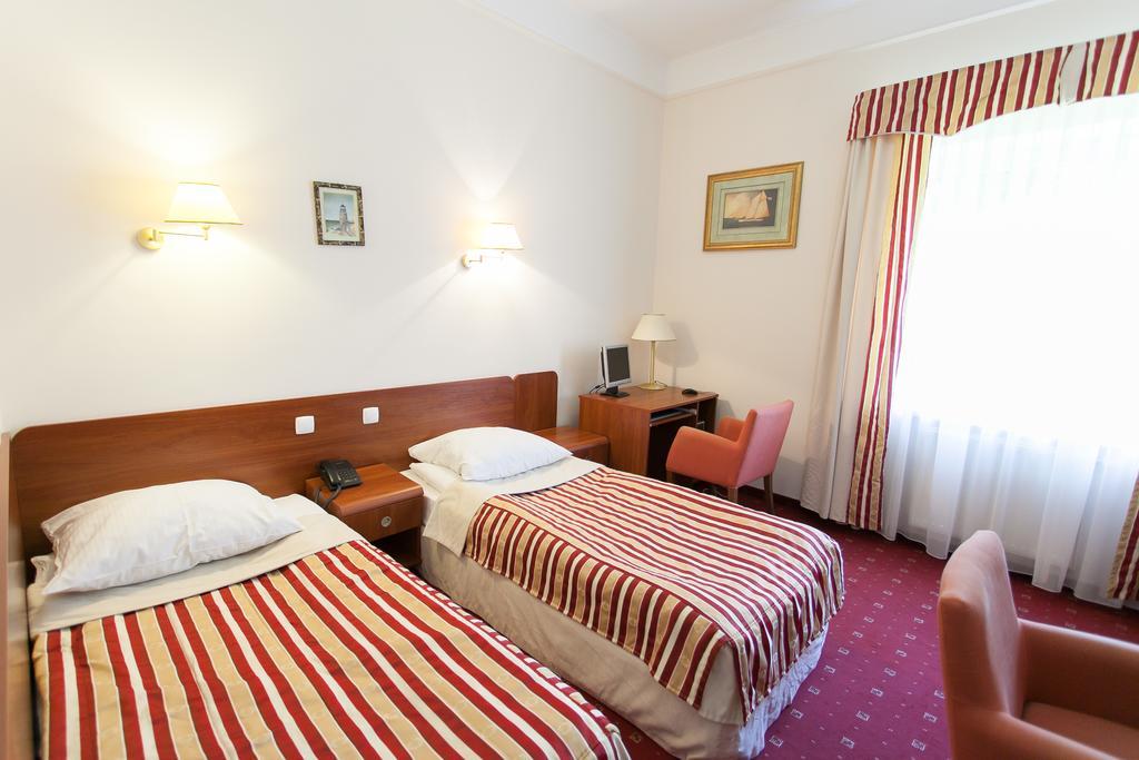 Hotel Twins II Варшава Екстериор снимка